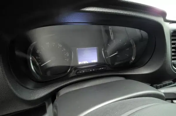 Toyota PROACE 2.0 D-4D Cool 6 Lug. 2022 - 22980 EUR, 41707 km - AUTO.MOTO.pt - 41707km - foto 2 de 17