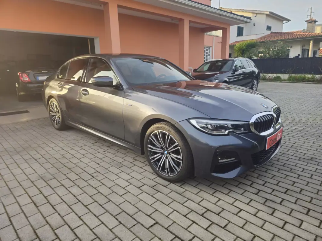 BMW 330e 2021 - 32500 EUR, 101910 km - AUTO.MOTO.pt - 101910km - foto 1 de 12