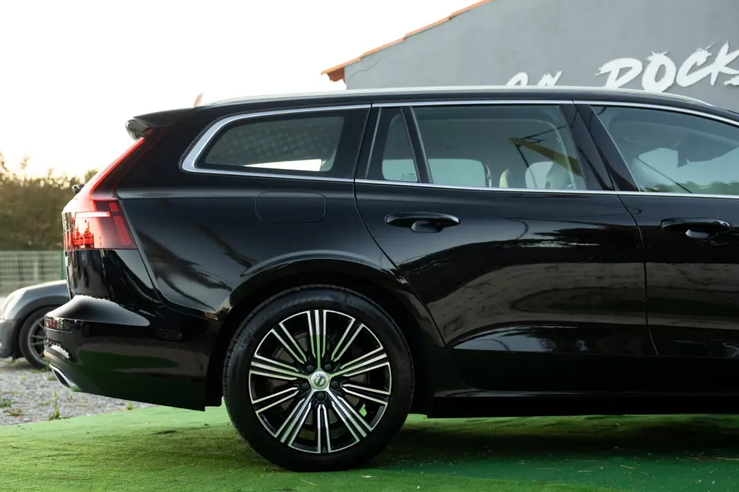 Volvo V60 2021 - 25450 EUR, 133000 km - 133000km - foto 31 de 36