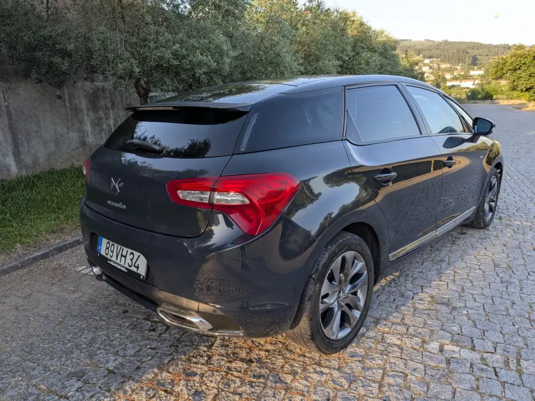 DS DS5 2014 - 10900 EUR, 19800 km - 19800km - foto 8 de 16