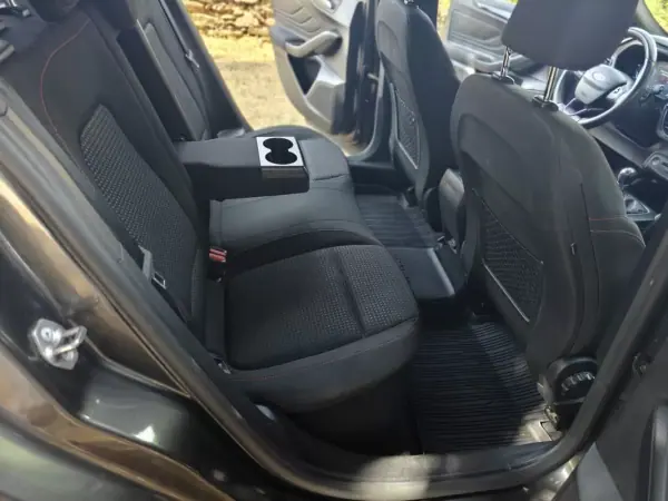 Ford Focus 2023 - 17990 EUR, 75650 km - AUTO.MOTO.pt - 75650km - foto 8 de 39