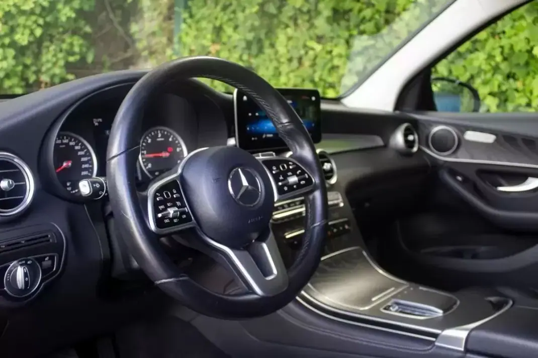 Mercedes-Benz GLC 220 2020 - 40900 EUR, 85000 km - AUTO.MOTO.pt - 85000km - foto 11 de 19