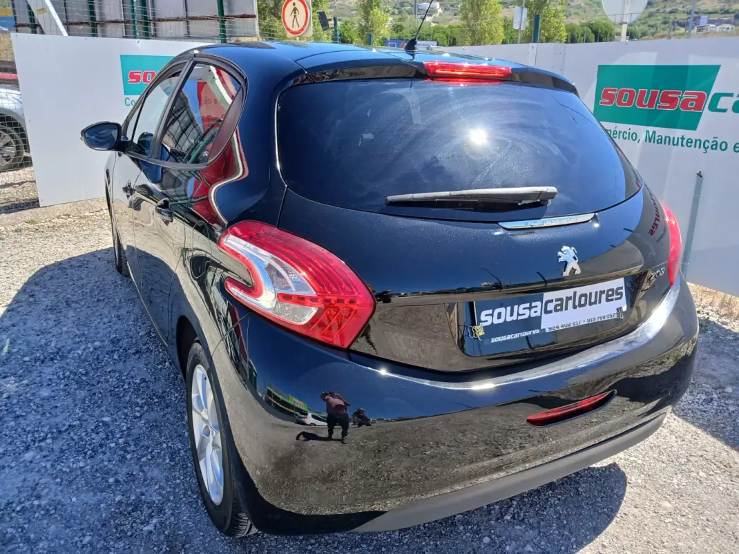 Peugeot 208 2014 - 7750 EUR, 84840 km - 84840km - foto 13 de 25