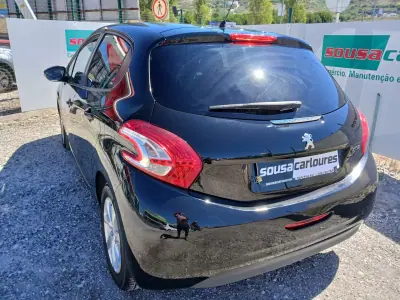 Peugeot 208 2014 - 7750 EUR, 84840 km - 84840km - foto 13 de 25