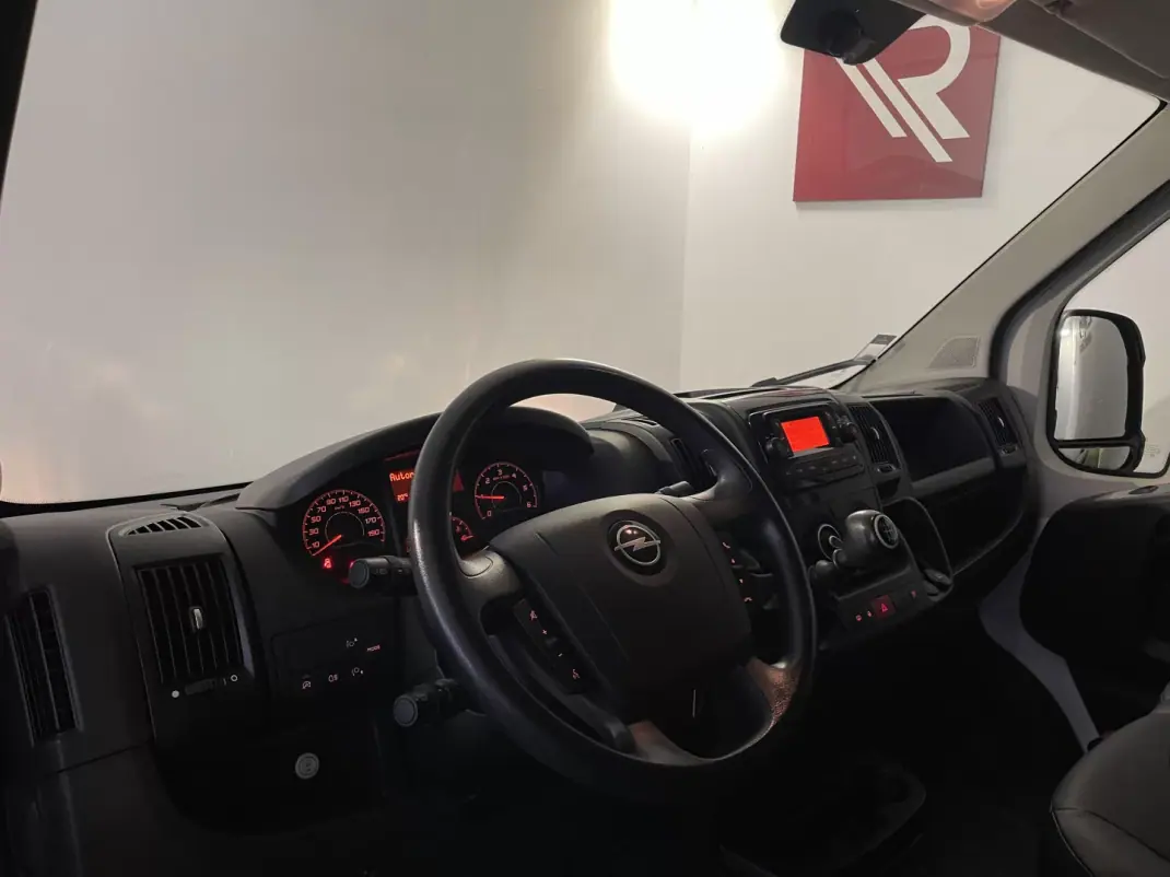 Opel Movano 2023 - 29500 EUR, 82000 km - AUTO.MOTO.pt - 82000km - foto 13 de 30