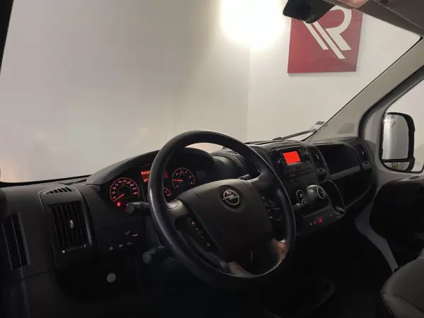 Opel Movano 2023 - 29500 EUR, 82000 km - AUTO.MOTO.pt - 82000km - foto 13 de 30
