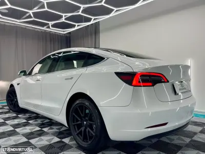 Tesla Model 3 2019 - 19500 EUR, 202000 km - AUTO.MOTO.pt - 202000km - foto 5 de 19