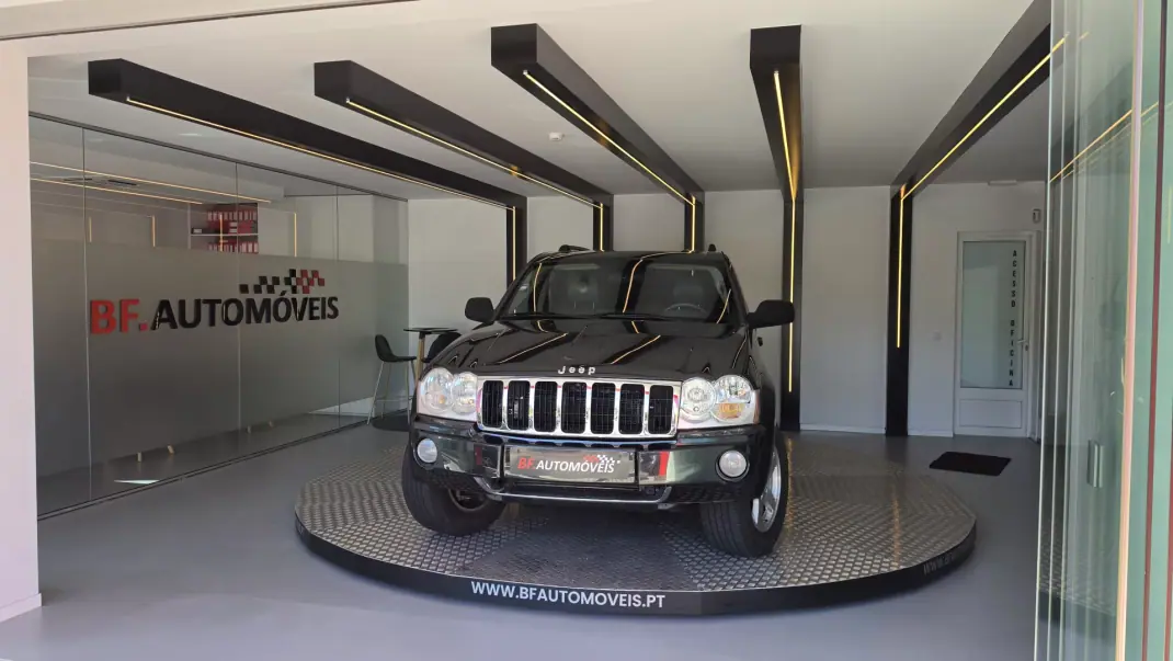 Jeep Grand Cherokee 2005 - 19900 EUR, 267367 km - 267367km - foto 11 de 52