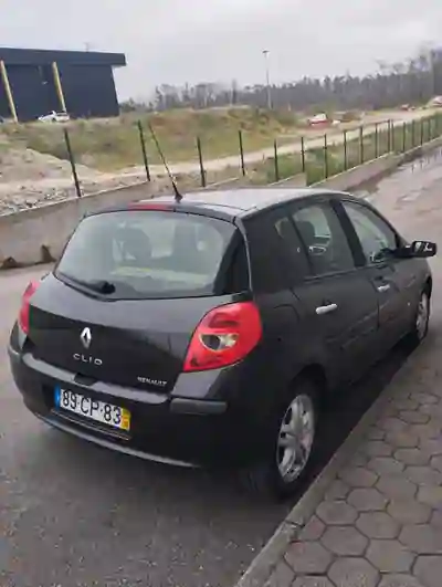 Renault Clio 2006 - 4250 EUR, 180000 km - foto 4 de 8
