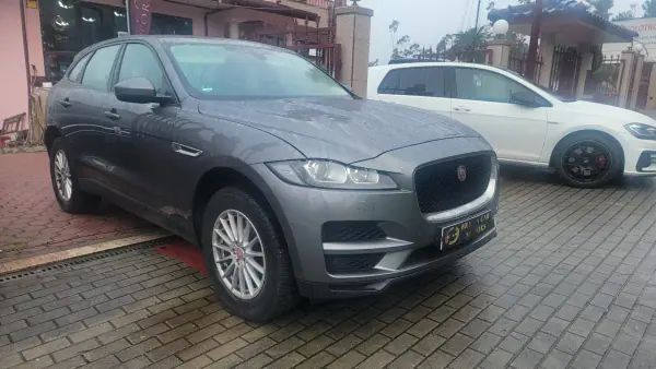 Jaguar F-Pace 2018 - 37990 EUR, 86000 km - AUTO.MOTO.pt - 86000km - foto 6 de 31