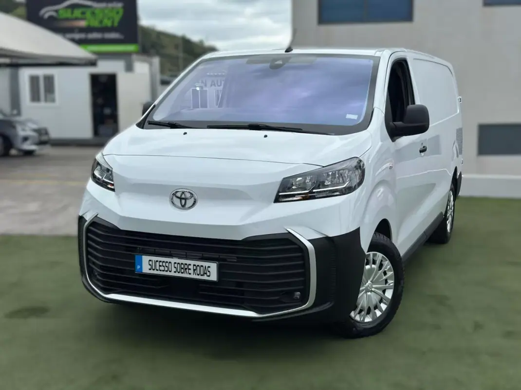 Toyota 2024 - 29900 EUR, 25726 km - AUTO.MOTO.pt - 25726km - foto 1 de 15