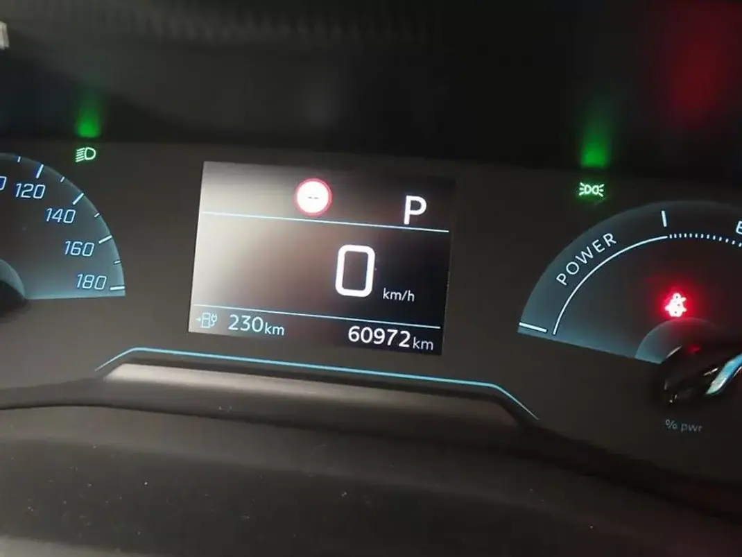 Peugeot e-208 2020 - 14990 EUR, 60978 km - AUTO.MOTO.pt - 60978km - foto 4 de 12