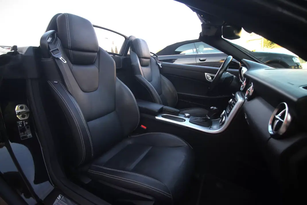 Mercedes-Benz SLK 250 2015 - 22990 EUR, 203350 km - 203350km - foto 26 de 32