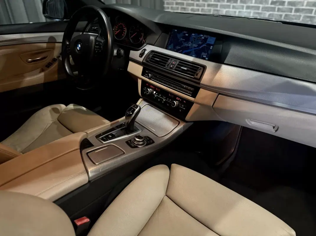 BMW 520 2012 - 12990 EUR, 270000 km - AUTO.MOTO.pt - 270000km - foto 10 de 15