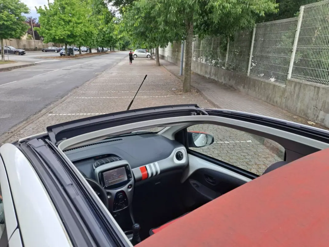 Citroën C1 2016 - 7990 EUR, 109000 km - AUTO.MOTO.pt - 109000km - foto 14 de 16