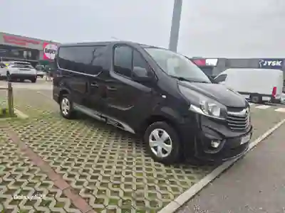 Opel Vivaro 2018 - 12900 EUR, 220000 km - AUTO.MOTO.pt - 220000km - foto 3 de 12