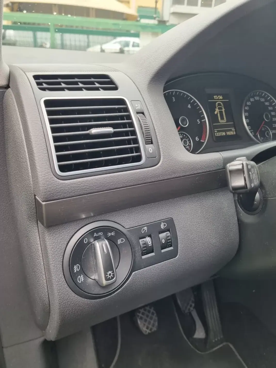 Volkswagen Touran 2014 - 14750 EUR, 122000 km - AUTO.MOTO.pt - 122000km - foto 7 de 17