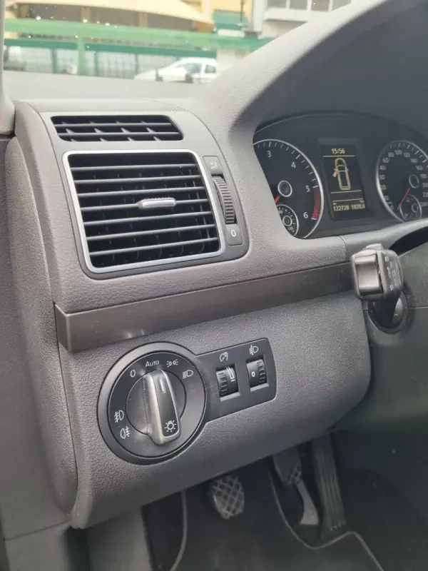 Volkswagen Touran 2014 - 14750 EUR, 122000 km - AUTO.MOTO.pt - 122000km - foto 7 de 17