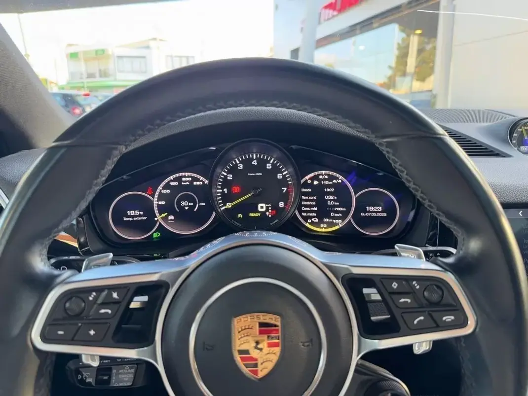 Porsche Cayenne Coupé 2019 - 64900 EUR, 158650 km - AUTO.MOTO.pt - 158650km - foto 15 de 16