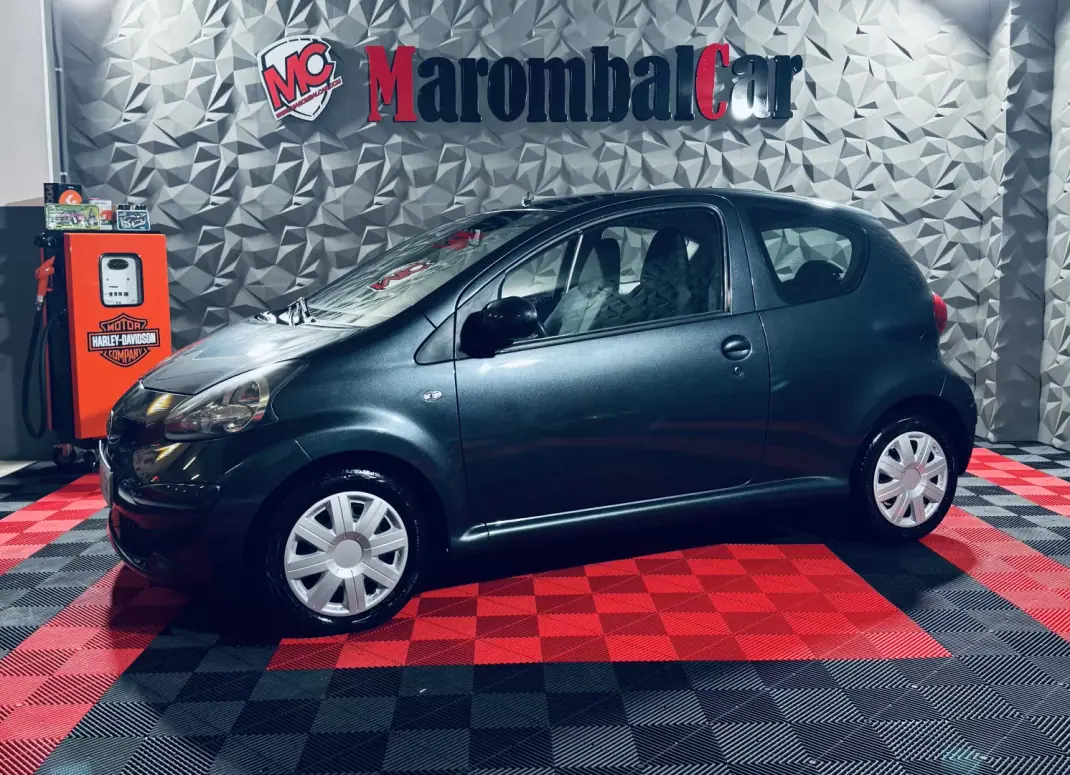 Toyota Aygo 2005 - 3990 EUR, 93218 km - AUTO.MOTO.pt - 93218km - foto 1 de 20