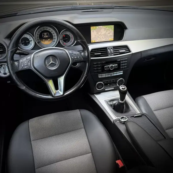 Mercedes-Benz C 180 2011 - 8900 EUR, 350000 km - AUTO.MOTO.pt - 350000km - foto 9 de 28