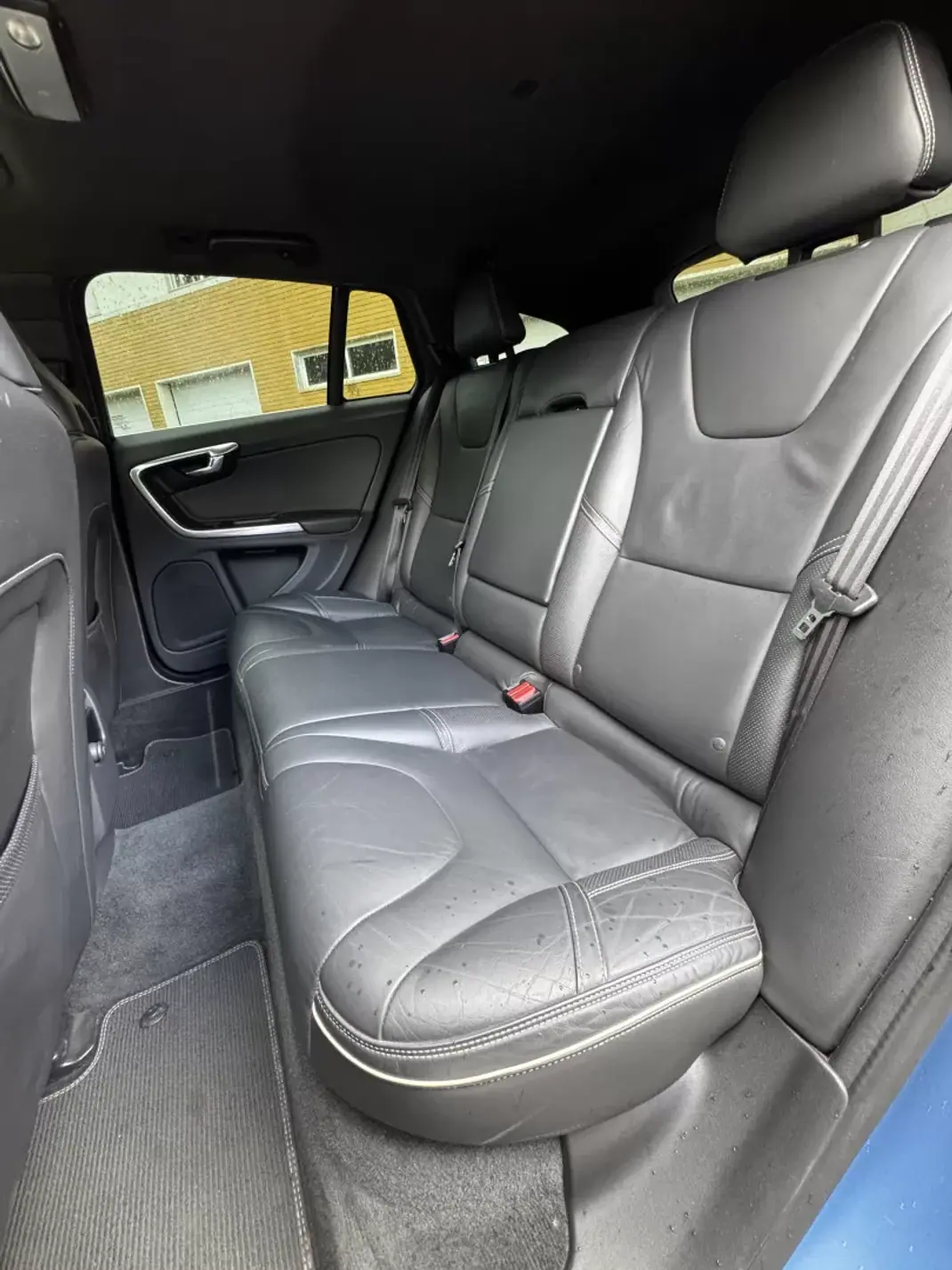 Volvo V60 2015 - 15965 EUR, 271000 km - AUTO.MOTO.pt - 271000km - foto 13 de 22
