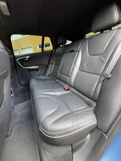Volvo V60 2015 - 15965 EUR, 271000 km - AUTO.MOTO.pt - 271000km - foto 13 de 22