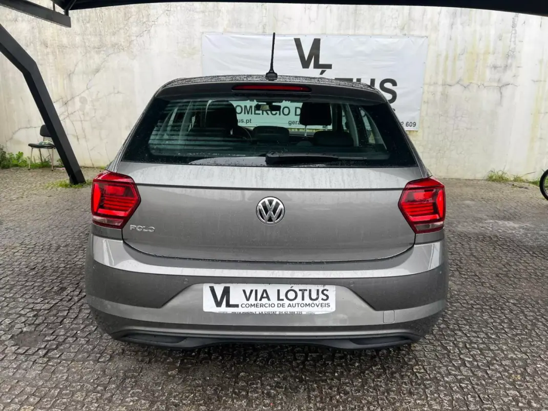 Volkswagen Polo 2018 - 12500 EUR, 98000 km - AUTO.MOTO.pt - 98000km - foto 5 de 10