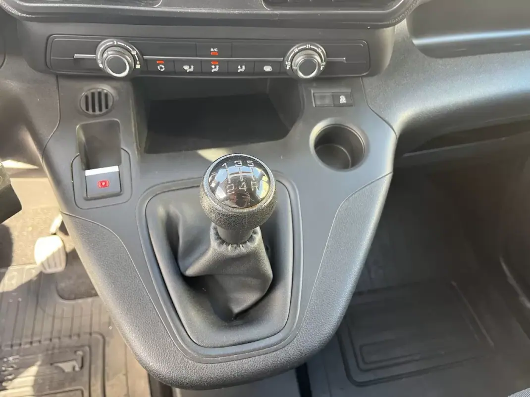 Toyota 2021 - 13950 EUR, 115000 km - AUTO.MOTO.pt - 115000km - foto 14 de 30