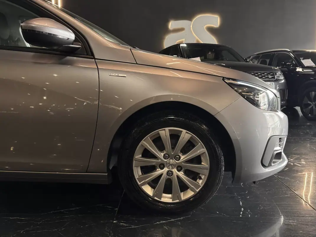 Peugeot 308 SW 2020 - 13490 EUR, 149900 km - AUTO.MOTO.pt - 149900km - foto 4 de 34