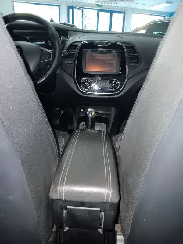 Renault Captur 2016 - 11950 EUR, 88000 km - AUTO.MOTO.pt - 88000km - foto 12 de 14