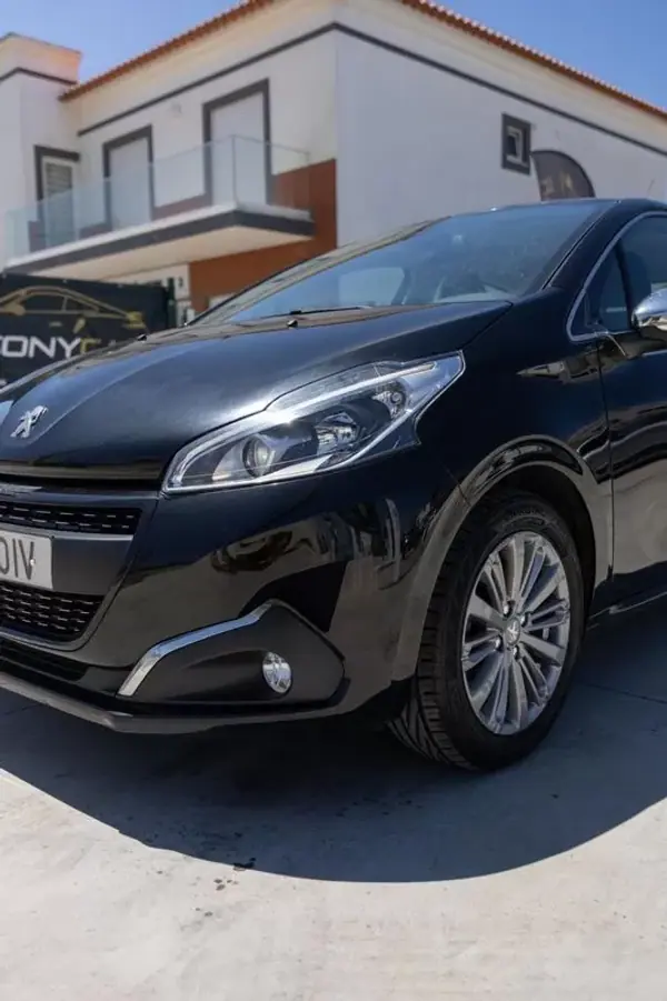 Peugeot 208 2015 - 9990 EUR, 152900 km - AUTO.MOTO.pt - 152900km - foto 14 de 24