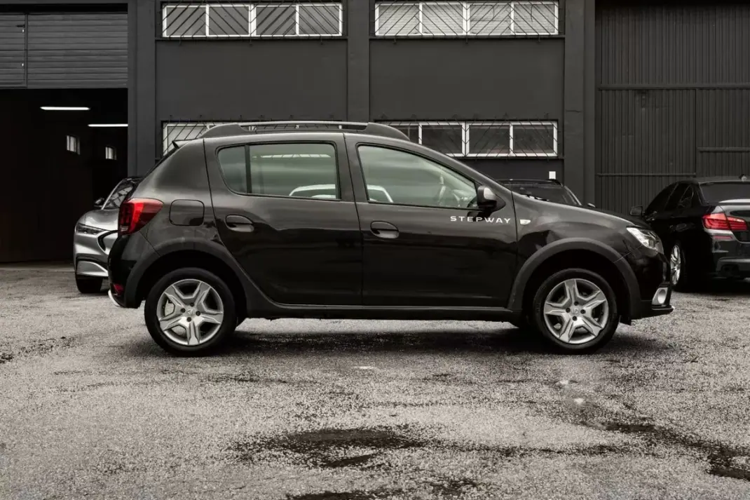 Dacia Sandero 2019 - 6900 EUR, 298960 km - AUTO.MOTO.pt - 298960km - foto 2 de 21