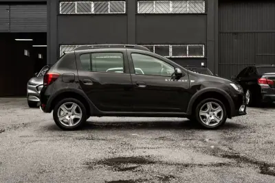 Dacia Sandero 2019 - 6900 EUR, 298960 km - AUTO.MOTO.pt - 298960km - foto 2 de 21