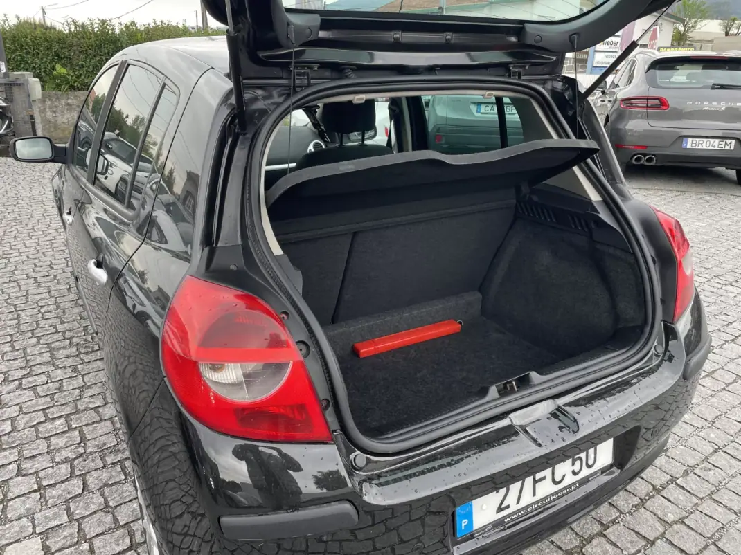 Renault Clio 2008 - 3500 EUR, 376787 km - AUTO.MOTO.pt - 376787km - foto 19 de 21