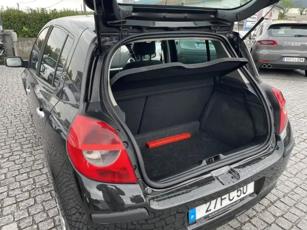 Renault Clio 2008 - 3500 EUR, 376787 km - AUTO.MOTO.pt - 376787km - foto 19 de 21