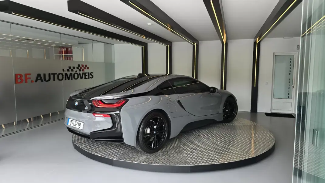 BMW i8 2015 - 62500 EUR, 132830 km - 132830km - foto 21 de 50