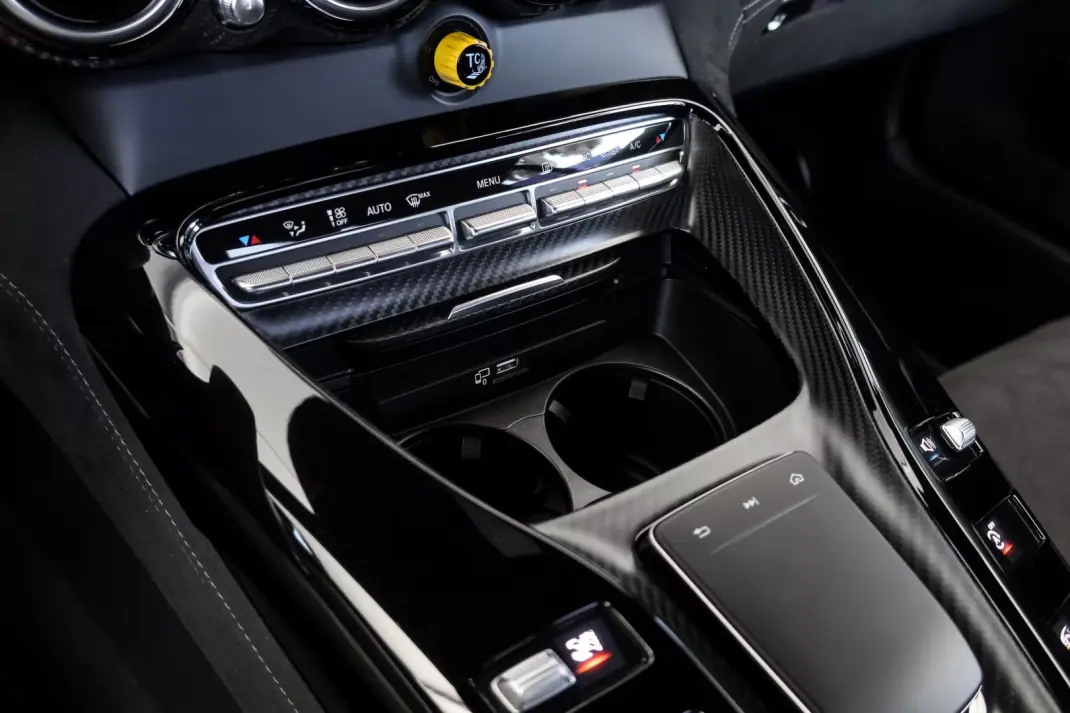 Mercedes-Benz AMG GT 2019 - 205000 EUR, 15821 km - AUTO.MOTO.pt - 15821km - foto 17 de 26