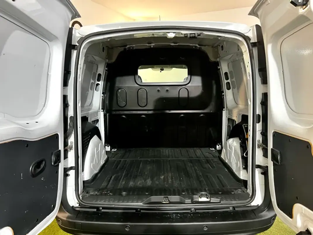 Renault KANGOO EXPRESS 1.5 DCI BUSINESS 3 L S/S 2015 - 7700 EUR, 226000 km - AUTO.MOTO.pt - 226000km - foto 4 de 23