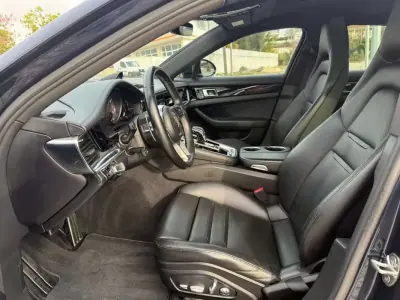 Porsche Panamera 2017 - 58990 EUR, 114000 km - AUTO.MOTO.pt - 114000km - foto 8 de 39