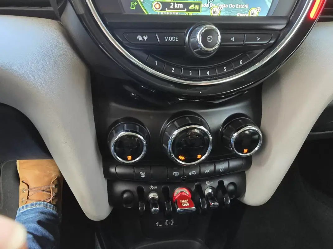 MINI Cooper 2017 - 14999 EUR, 166333 km - AUTO.MOTO.pt - 166333km - foto 20 de 24