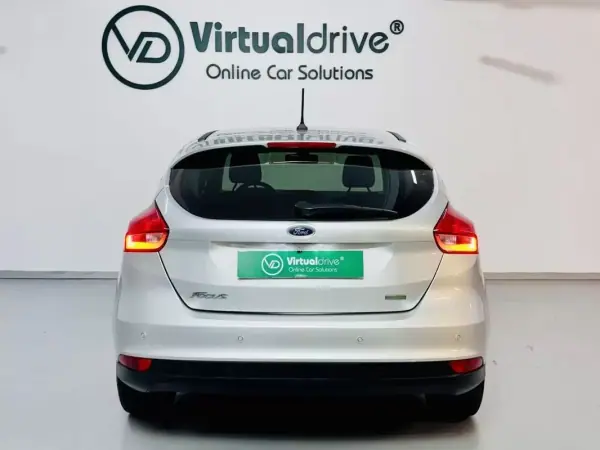 Ford Focus 2018 - 9950 EUR, 76000 km - AUTO.MOTO.pt - 76000km - foto 8 de 50