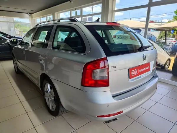 Skoda Octavia Break 2009 - 5750 EUR, 277000 km - AUTO.MOTO.pt - 277000km - foto 7 de 36