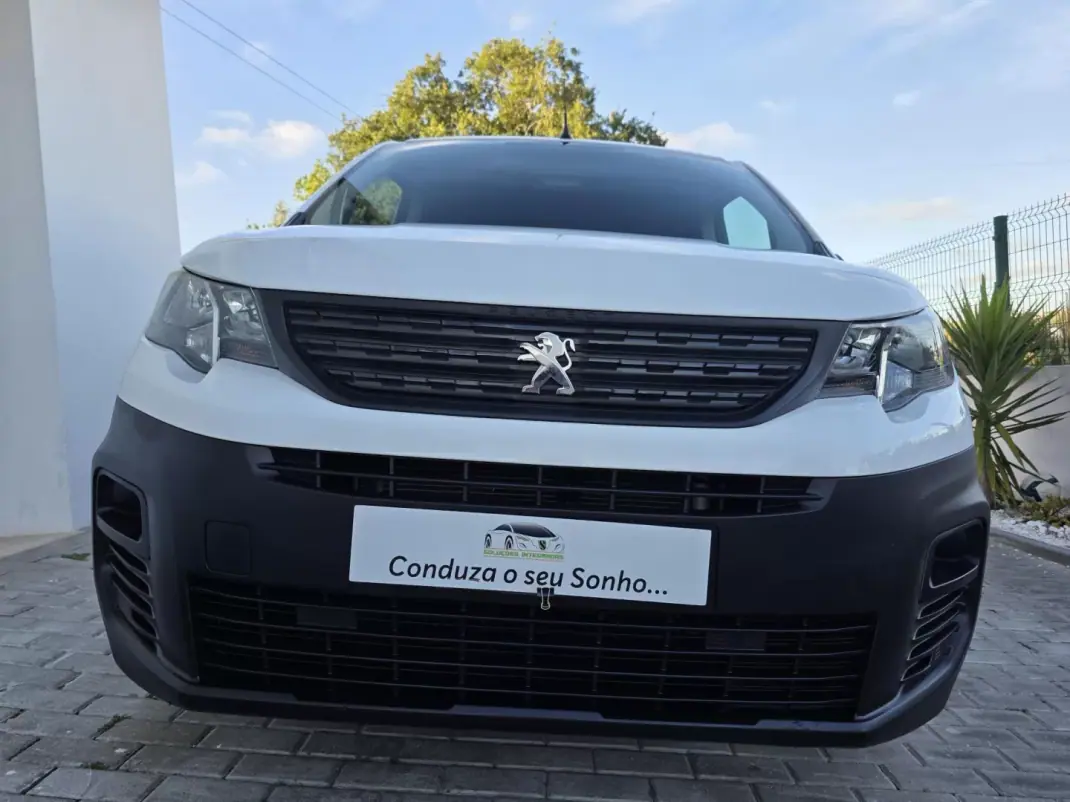 Peugeot Partner 2019 - 14900 EUR, 73560 km - AUTO.MOTO.pt - 73560km - foto 3 de 52