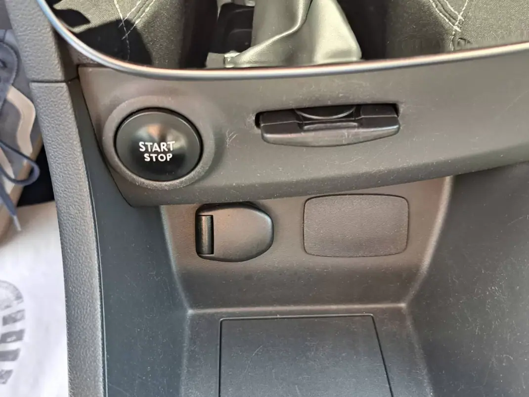 Renault Clio 2017 - 10950 EUR, 112648 km - 112648km - foto 34 de 45