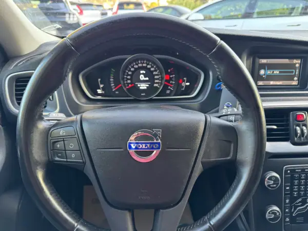 Volvo V40 Cross Country 2014 - 13500 EUR, 149000 km - AUTO.MOTO.pt - 149000km - foto 26 de 34