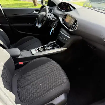Peugeot 308 SW 2019 - 13990 EUR, 149000 km - AUTO.MOTO.pt - 149000km - foto 12 de 25