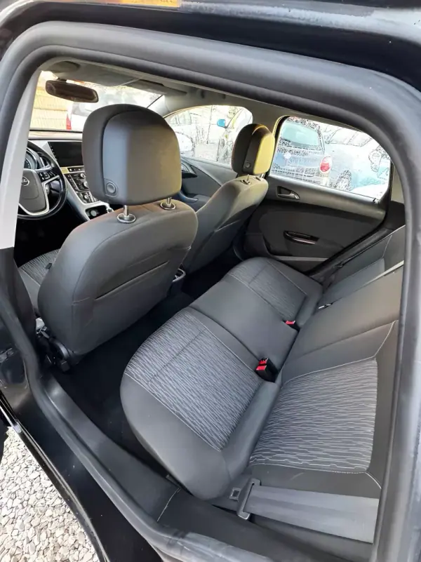 Opel Astra 2015 - 6250 EUR, 250000 km - AUTO.MOTO.pt - 250000km - foto 6 de 8