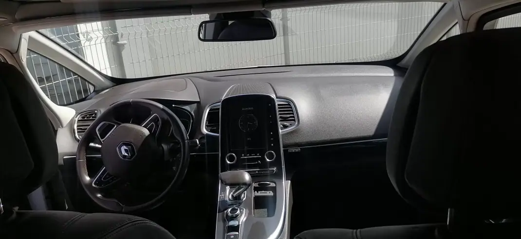 Renault Espace 2019 - 20750 EUR, 188080 km - AUTO.MOTO.pt - 188080km - foto 9 de 30