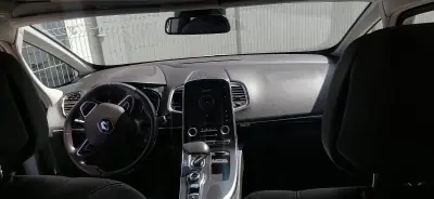 Renault Espace 2019 - 20750 EUR, 188080 km - AUTO.MOTO.pt - 188080km - foto 9 de 30